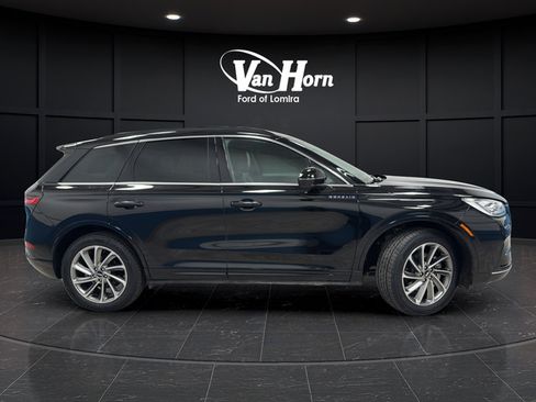 Used 2025 Lincoln Corsair Grand Touring w/ Equipment Group 301A AWD/4WD image 8