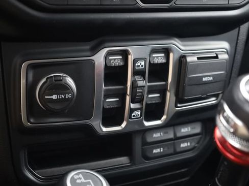 Used 2019 Jeep Wrangler Unlimited Sahara w/ Safety Group AWD/4WD image 20