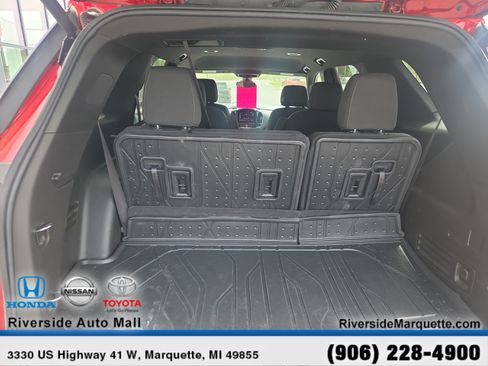 Used 2023 Chevrolet Traverse LT w/ LPO, Floor Liner Package AWD/4WD image 8