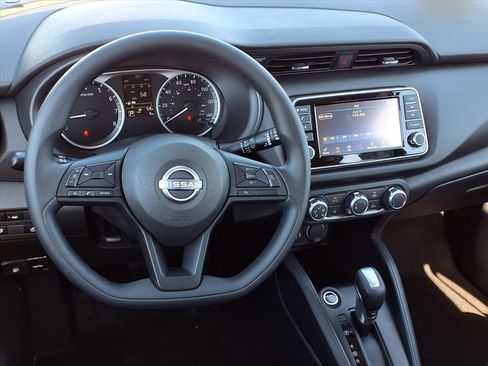 New 2025 Nissan Kicks Play S image 12