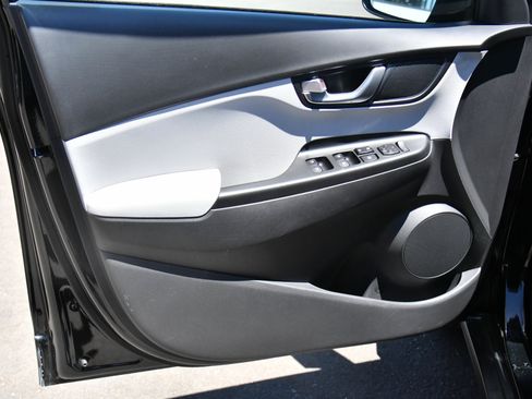 Used 2023 Hyundai Kona SE w/ Cargo Package FWD image 14