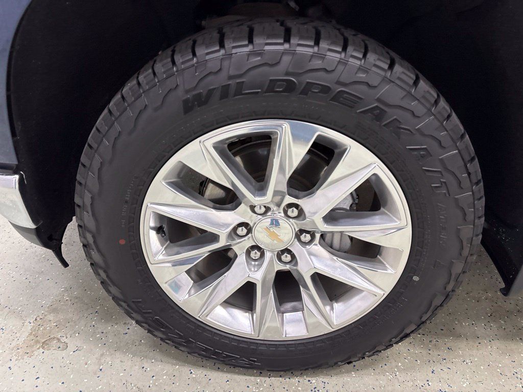 Used 2021 Chevrolet Silverado 1500 LTZ w/ Technology Package AWD/4WD image 12