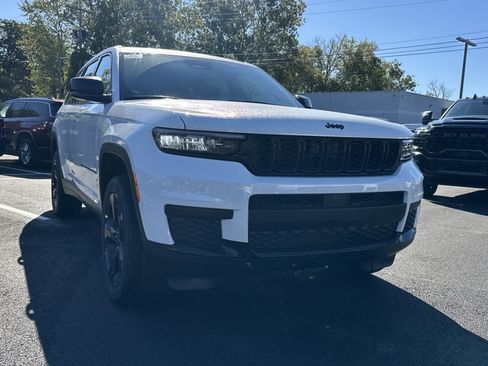 New 2025 Jeep Grand Cherokee L Altitude image 19
