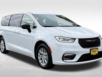 New 2026 Chrysler Pacifica Select