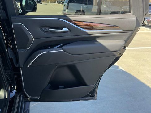 Used 2021 Cadillac Escalade Premium Luxury w/ Performance Package image 21