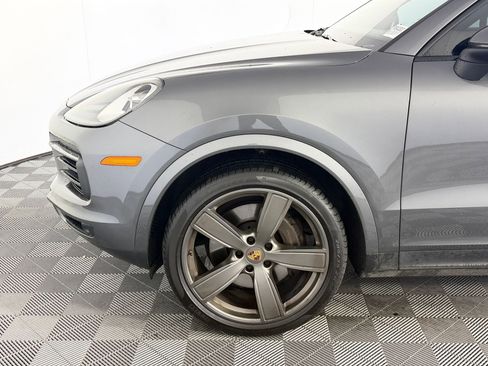 Used 2022 Porsche Cayenne AWD/4WD image 11