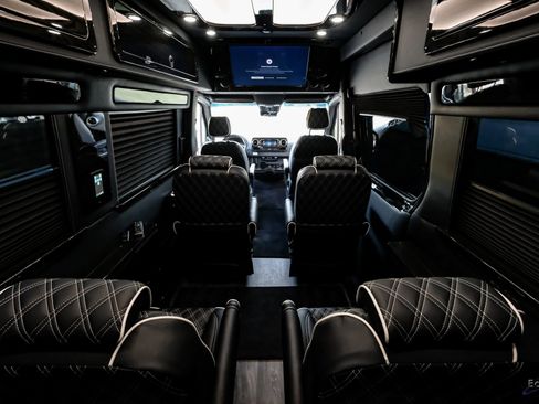 Used 2024 Mercedes-Benz Sprinter 3500 image 97