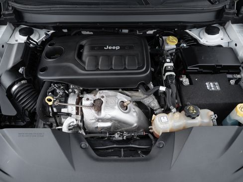 Used 2019 Jeep Cherokee Latitude Plus w/ Comfort/Convenience Group image 21