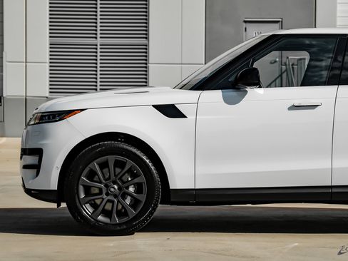 Used 2024 Land Rover Range Rover Sport SE image 6