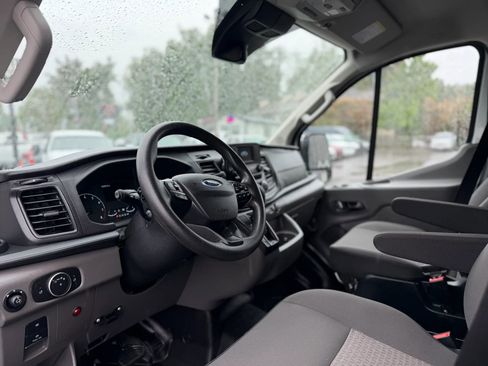 Used 2023 Ford Transit 250 Low Roof AWD image 5