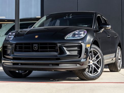 Certified 2026 Porsche Macan image 1