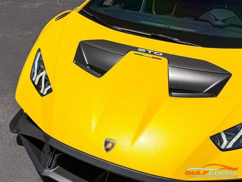 Used 2022 Lamborghini Huracan STO RWD image 4
