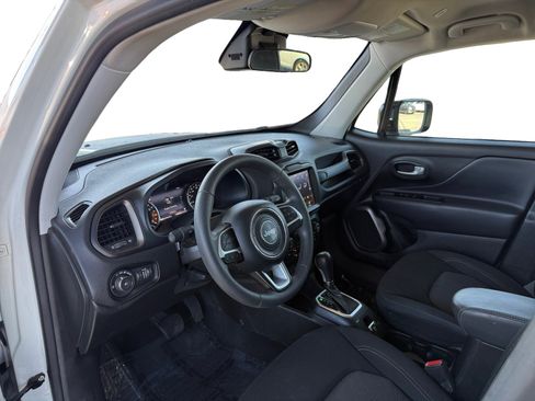 Used 2023 Jeep Renegade Latitude AWD/4WD image 9