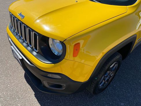 Used 2017 Jeep Renegade Latitude image 18