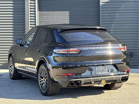 Used 2021 Porsche Cayenne Turbo image 11