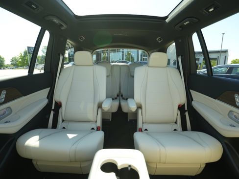 New 2026 Mercedes-Benz GLS 450 4MATIC image 34