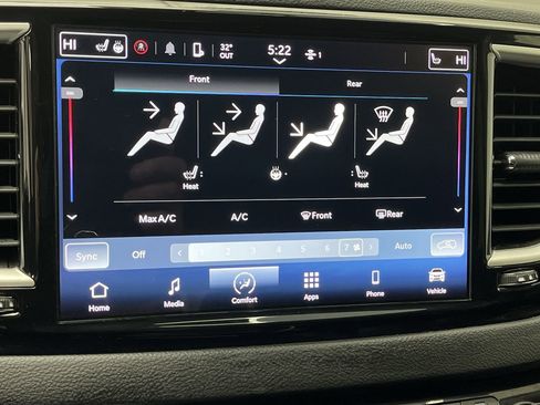 Used 2023 Chrysler Pacifica Touring-L image 19