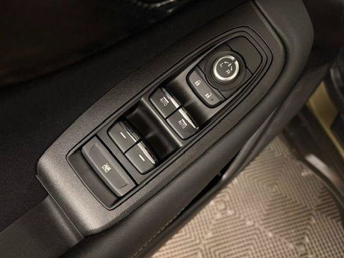 Used 2025 Subaru Outback Premium AWD/4WD image 7