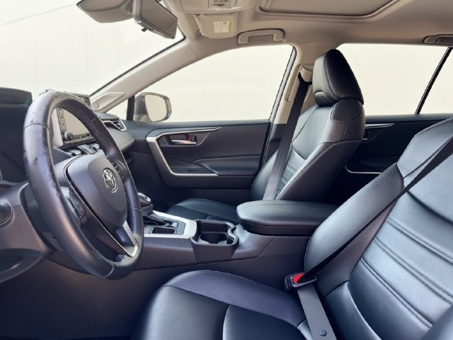 Used 2019 Toyota RAV4 XLE Premium w/ Advanced Technology Package FWD image 15