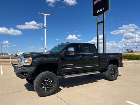Used 2017 GMC Sierra 2500 Denali w/ Duramax Plus Package AWD/4WD image 1