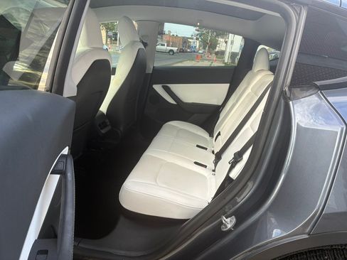 Used 2022 Tesla Model Y Long Range AWD/4WD image 13