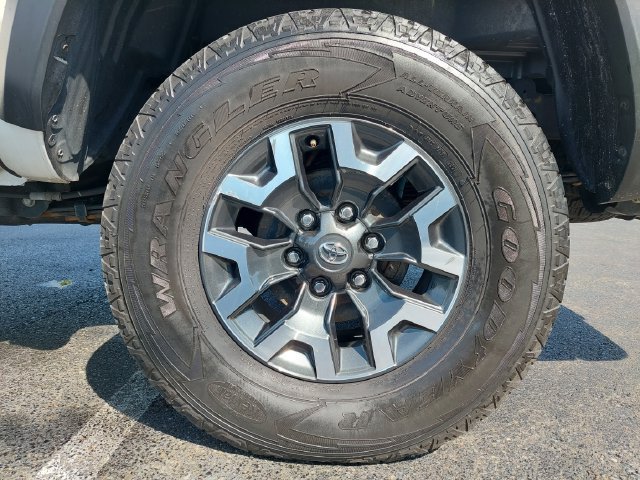 Used 2021 Toyota Tacoma TRD Off-Road w/ Technology Package AWD/4WD image 36