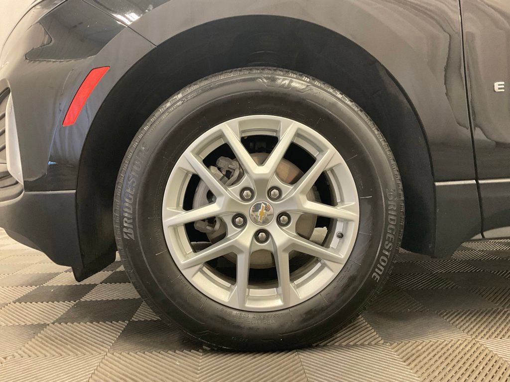 Used 2023 Chevrolet Equinox LT AWD/4WD image 13