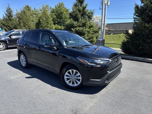 Used 2022 Toyota Corolla Cross LE w/ Moonroof Package AWD/4WD image 11