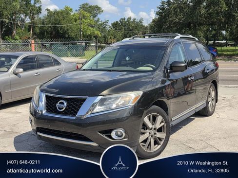 Used 2015 Nissan Pathfinder Platinum w/ Family Entertainment Package FWD image 1