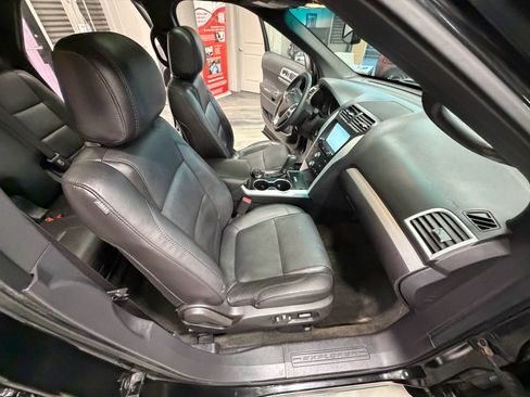 Used 2015 Ford Explorer XLT w/ Equipment Group 202A image 43