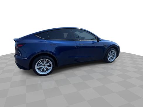 Used 2022 Tesla Model Y Long Range AWD/4WD image 8