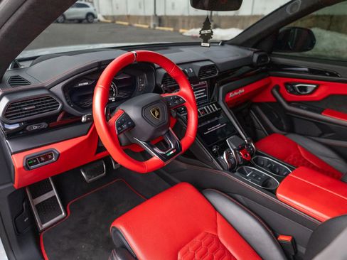 Used 2022 Lamborghini Urus image 38