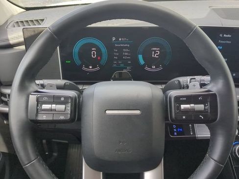 Used 2025 Hyundai Santa Fe SEL FWD image 32