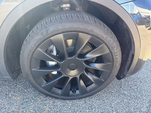 Used 2024 Tesla Model Y Long Range image 2