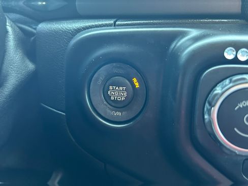 Used 2021 Jeep Wrangler Unlimited Sport AWD/4WD image 28