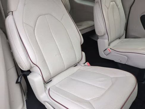 Used 2020 Chrysler Pacifica Limited w/ Advanced Safetytec Group FWD image 22