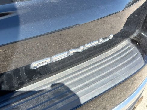 Used 2024 GMC Yukon Denali w/ Denali Reserve Package image 12