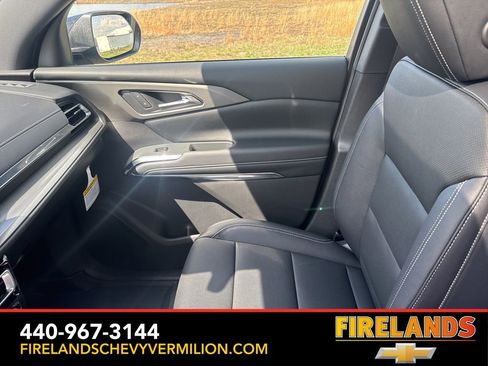 New 2026 Chevrolet Traverse LT w/ Sun and Wheel Package AWD/4WD image 17