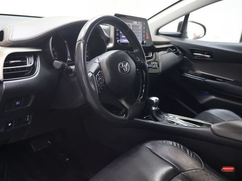 Used 2022 Toyota C-HR Limited FWD image 17