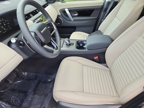 Used 2025 Land Rover Discovery Sport S image 23