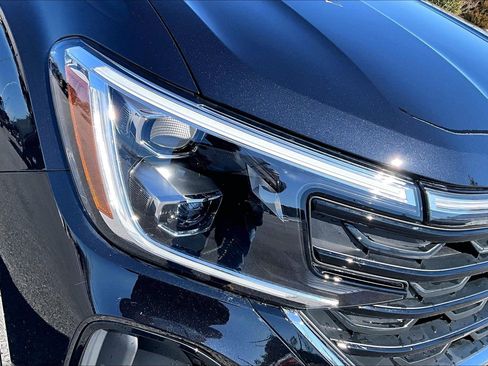 Used 2024 Volkswagen Atlas Cross Sport SE w/ Panoramic Sunroof Package image 33