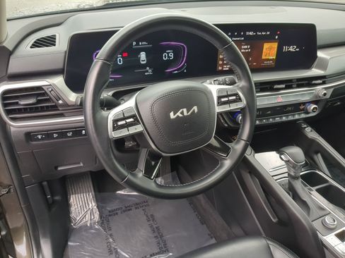 Used 2025 Kia Telluride S FWD image 18