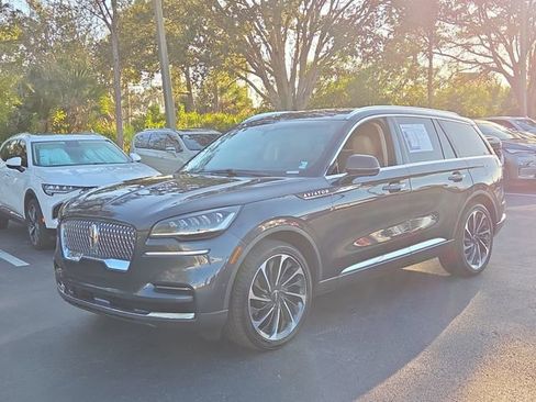 Used 2023 Lincoln Aviator Reserve w/ Equipment Group 201A image 2