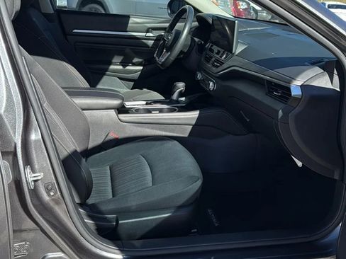 Used 2023 Nissan Altima 2.5 SV w/ SV Premium Package image 12