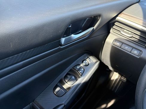 Used 2025 Nissan Altima 2.5 SV image 18