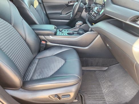 Used 2023 Toyota Highlander XSE image 17