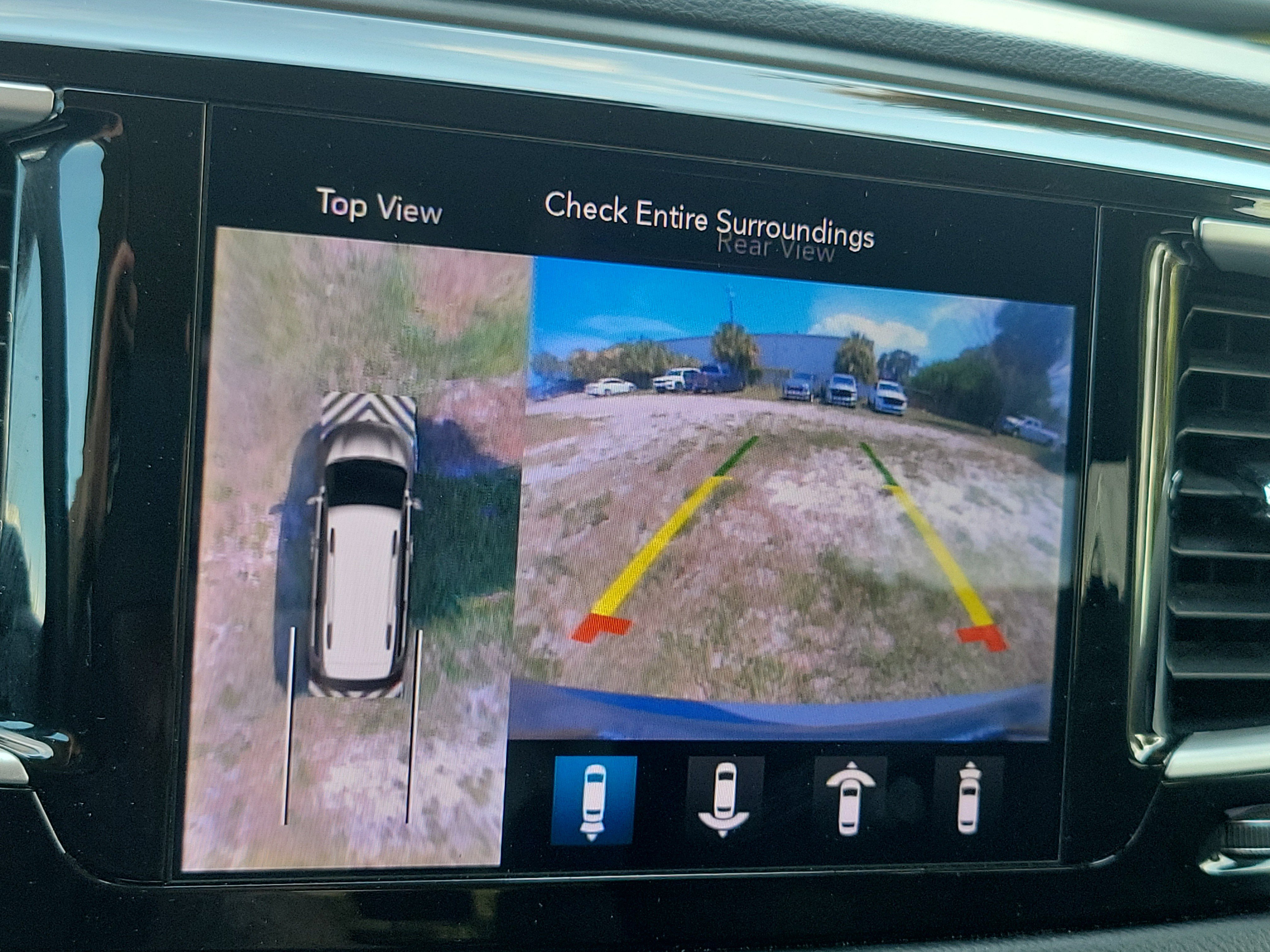 Used 2020 Chrysler Pacifica Touring w/ Advanced Safetytec Group FWD image 21