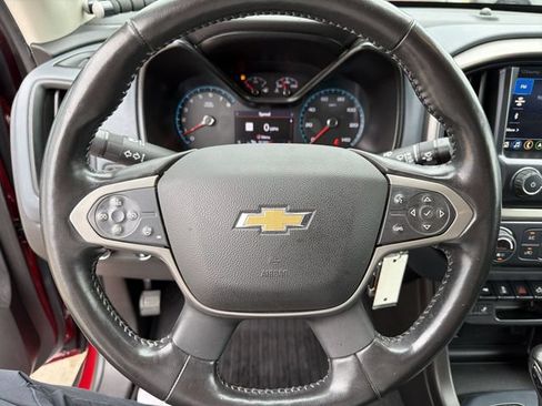 Used 2022 Chevrolet Colorado Z71 AWD/4WD image 16