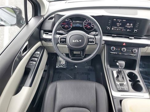 Used 2023 Kia Carnival LX image 27