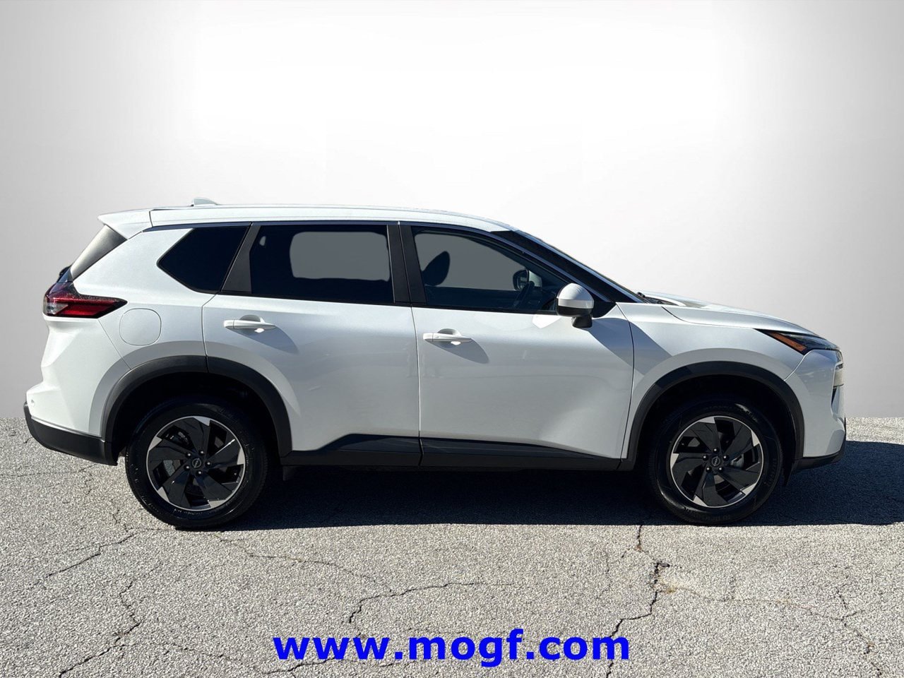 Used 2025 Nissan Rogue SV AWD/4WD image 23